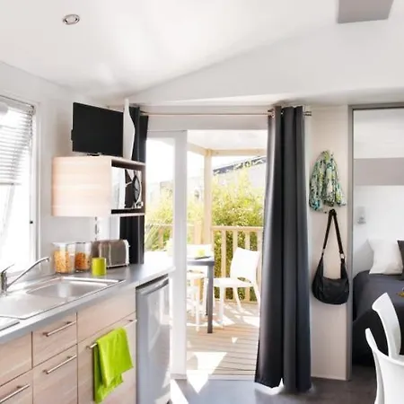 法特露营酒店 4* 圣让-德蒙